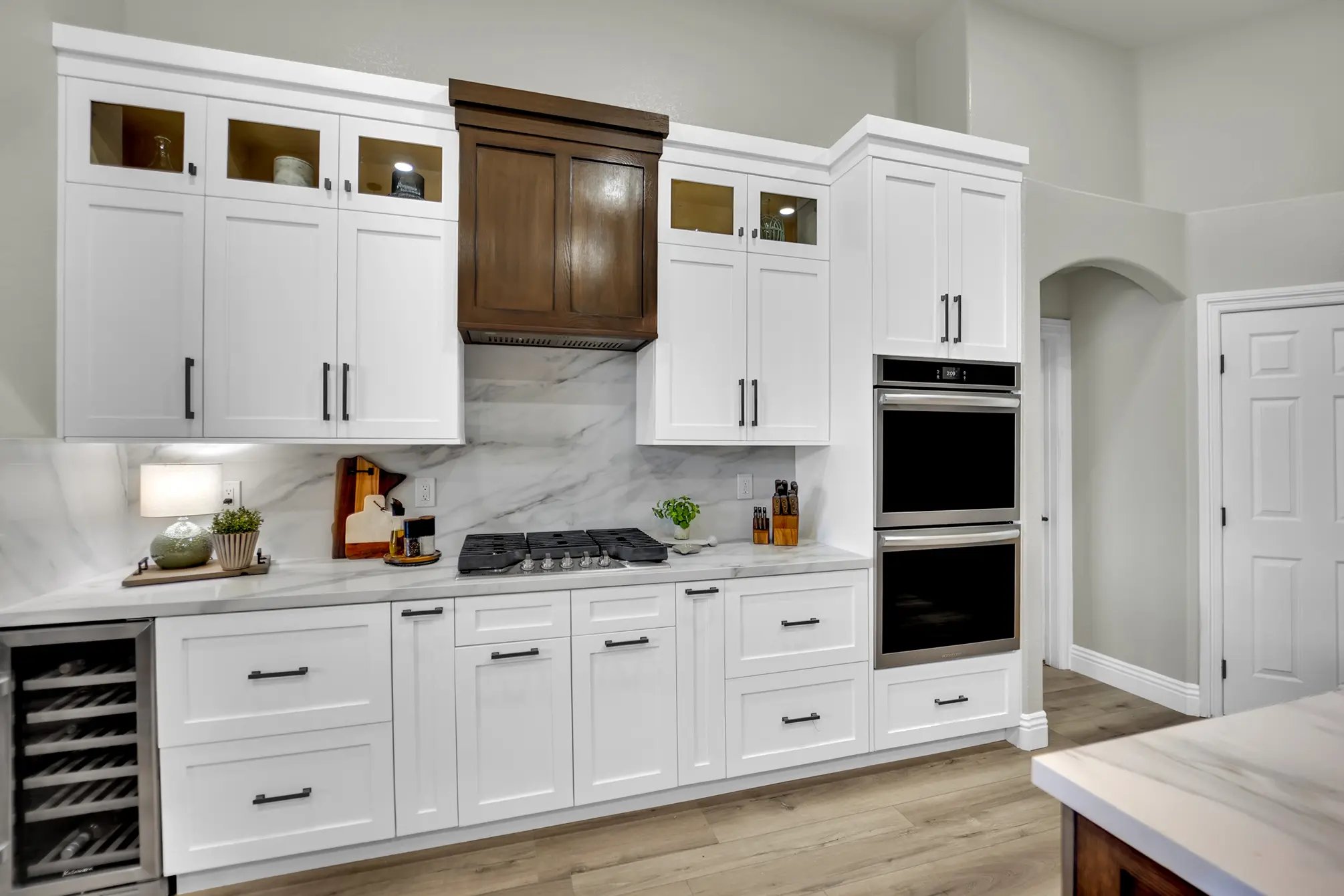 White shaker HDF cabinets with quartz slab backsplash in Centennial Hills kitchen remodel